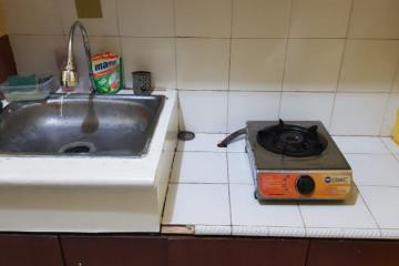 Kitchen Low Floor 1BR Apartment with Swimming Pool View at Modernland Golf Apartment