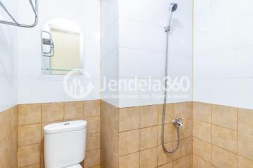 Bathroom Green Pramuka City Apartment Studio Fully Furnished