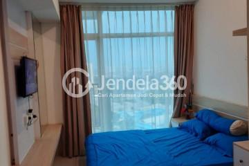 Bedroom Studio Tree Park City Apartment at Middle Floor