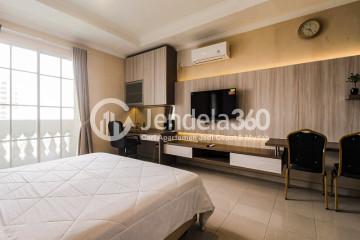 Bedroom Fancy Middle Floor Apartment Across from Grand ITC Permata Hijau at Belleza Apartment