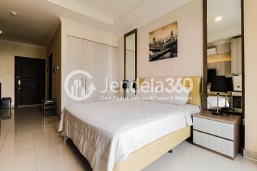 Bedroom Fancy Middle Floor Apartment Across from Grand ITC Permata Hijau at Belleza Apartment