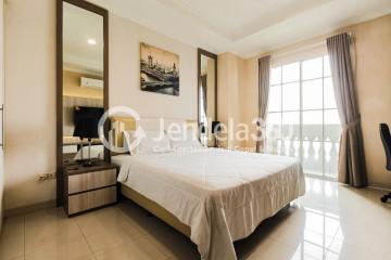 Bedroom Fancy Middle Floor Apartment Across from Grand ITC Permata Hijau at Belleza Apartment