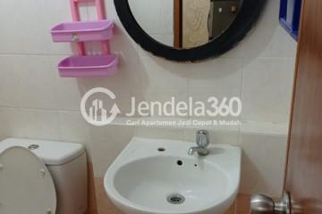 Bathroom Cozy 2BR Apartment Middle Floor with Swimming Pool View at Mediterania Gajah Mada Apartment