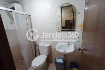 Bathroom 2BR Mediterania Gajah Mada Apartment at Tower A