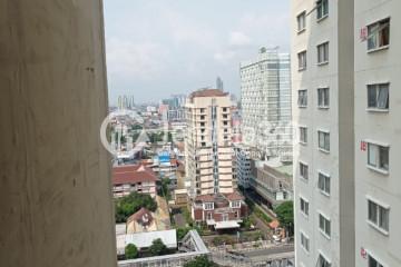 View Cozy 2BR Apartment Middle Floor with Swimming Pool View at Mediterania Gajah Mada Apartment