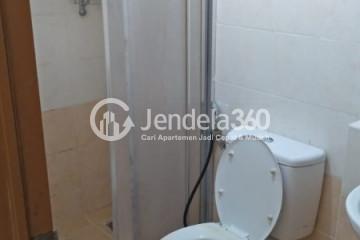 Bathroom Middle Floor 2BR Apartment with City View at Mediterania Gajah Mada Apartment