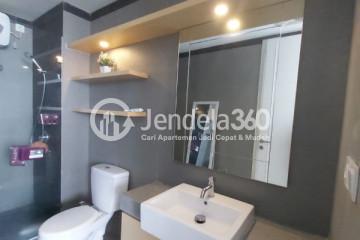 Bathroom Restful 1BR Apartment at Paddington Heights Apartment High Floor