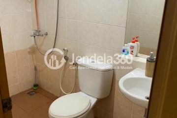 Bathroom Homey 2BR Apartment Low Floor with City View at Mediterania Gajah Mada Apartment