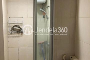 Bathroom Low Floor 2BR Apartment with Swimming Pool View at Metro Park Residence