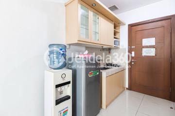 Kitchen Lovely Studio Apartment High Floor with City View at Thamrin Executive Residence