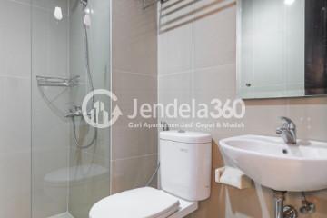Bathroom Studio Skyline Paramount Serpong Apartment at Low Floor