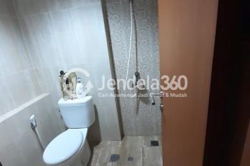 Bathroom Studio Apartment with Pool View at Green Park View Apartment