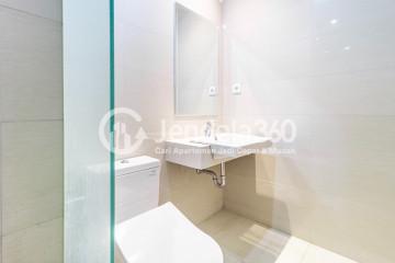 Bathroom Fancy Studio Apartment Middle Floor with Lake View at Sedayu City Apartment