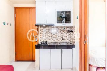 Kitchen 2BR Green Park View Apartment at Tower G