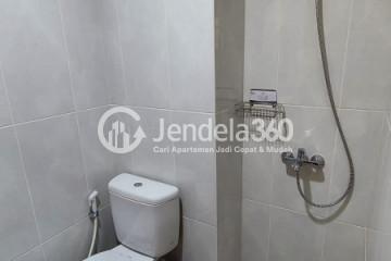 Bathroom Studio Apartment with City View at Evenciio Apartment