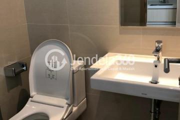 Bathroom Homey Studio Apartment at Sedayu City Apartment Tower Melbourne