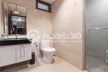 Bathroom Compact 1BR Apartment Middle Floor with City and Front Park View at Lavenue Apartment