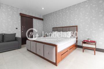 Bedroom Compact 1BR Apartment Middle Floor with City and Front Park View at Lavenue Apartment