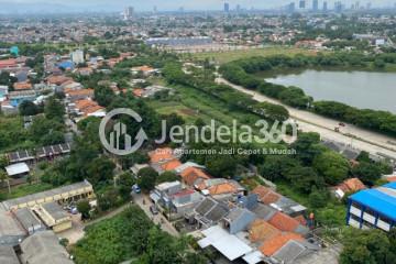 Balcony Simply Look 2BR Apartment High Floor with City View at Metro Garden Apartment