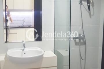 Bathroom Middle Floor Studio Apartment with City View at Casa De Parco Apartment