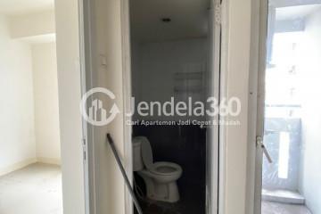 Bathroom Stylish 2BR Apartment Middle Floor with City View at Green Pramuka City Apartment