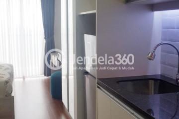 Kitchen Middle Floor Studio Apartment with City View at Casa De Parco Apartment