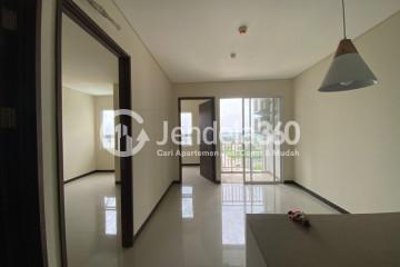 Living Room Cozy 2BR Apartment Middle Floor with City View at Metro Garden Apartment