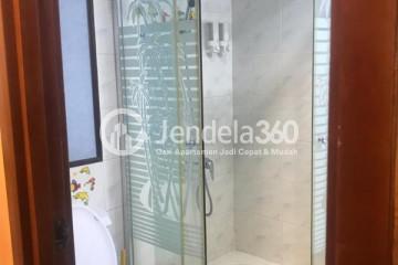 Bathroom High Floor 3BR Apartment with City View at Amartapura Apartment