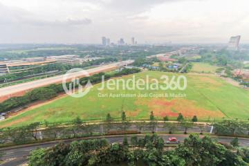 Balcony Strategic Location Studio Apartment Middle Floor with city View at Casa De Parco Apartment