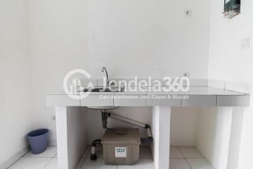 Kitchen Strategic Location Studio Apartment Middle Floor with city View at Casa De Parco Apartment