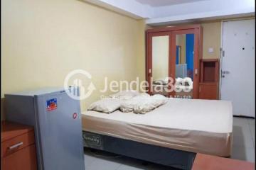 Bedroom Cozy Studio Apartment Low Floor with City View at Kalibata City Green Palace