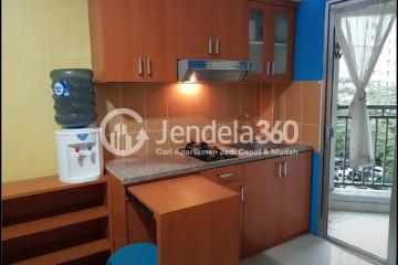 Kitchen Cozy Studio Apartment Low Floor with City View at Kalibata City Green Palace