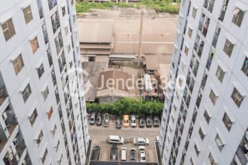 Balcony Green Park View Apartment 2BR Tower F