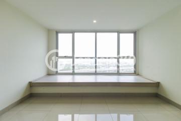 Bedroom Spotless Studio Apartment Middle Floor with City View at Orange County Lippo Cikarang