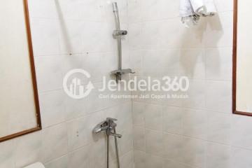 Bathroom 2 3BR Apartment with City View at Amartapura Apartment