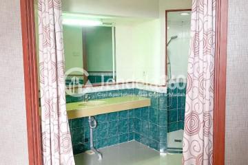 Bathroom 3BR Apartment with City View at Amartapura Apartment