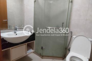 Bathroom Tidy 1BR Apartment High Floor with Golf & City View at The Mansion Kemayoran Bougenville