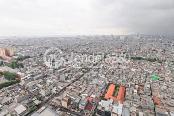 Balcony Studio Apartment with Monas dan laut jawa View at Season City Apartment