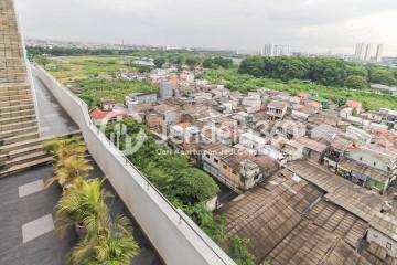 Balcony Low Floor Studio Apartment with City View at The Crest West Vista Puri