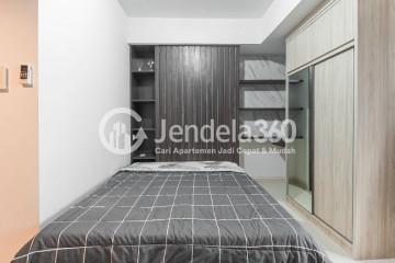 Bedroom Low Floor Studio Apartment with City View at The Crest West Vista Puri