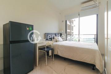 Bedroom Elegant Studio Apartment with City View at Sky House BSD Apartment