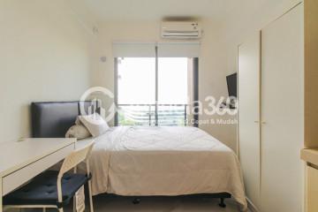 Bedroom Elegant Studio Apartment with City View at Sky House BSD Apartment