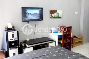 Bedroom Simply Look Studio Apartment Middle Floor with Pool View at City Light Apartment