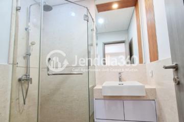 Bathroom Restful 1BR Apartment Low Floor with City View at Southgate Residence