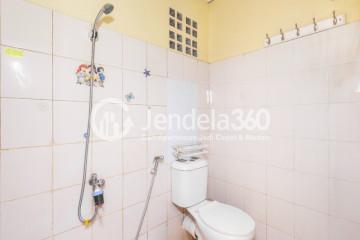 Bathroom Pancoran Riverside Apartment 2BR Fully Furnished