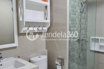 Bathroom 3BR Apartment with City View at Royale SpringHill Residence