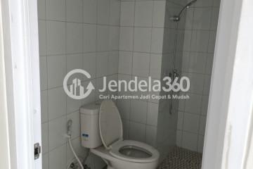 Bathroom 2BR Emerald Bintaro Apartment at Tower B