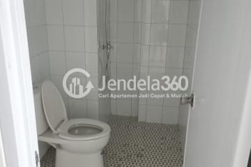 Bathroom 2BR Emerald Bintaro Apartment at Tower B