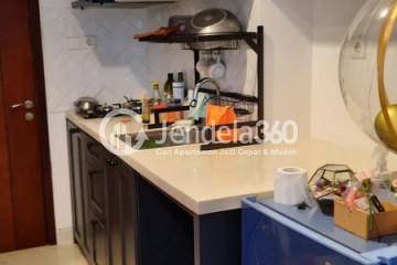 Kitchen Modern Studio Apartment at The Crest West Vista Puri Tower 1