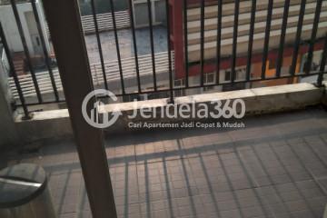 Balcony Trendy 2BR Apartment Middle Floor with Swimming Pool View at Gardenia Boulevard Apartment